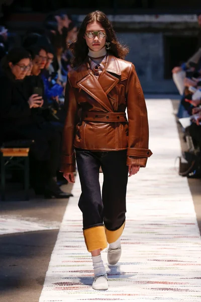Look 25